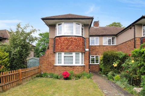 St. Marys Close, Ewell Village KT17