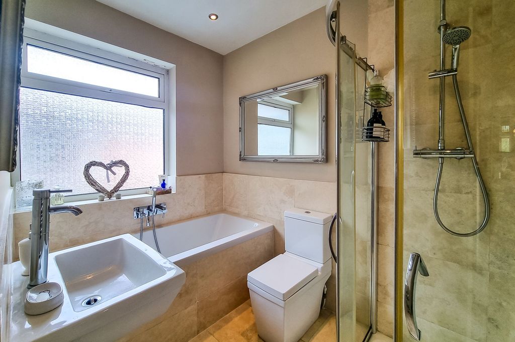 Additional image 18 of 4 bed semi-detached house to rentAlmsford Avenue, Harrogate HG2