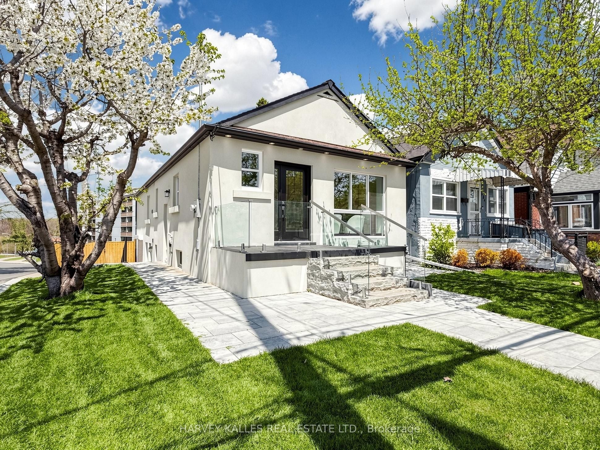 Additional image 2 of 982 Cosburn Avenue, Toronto, ON, M4C 2X1