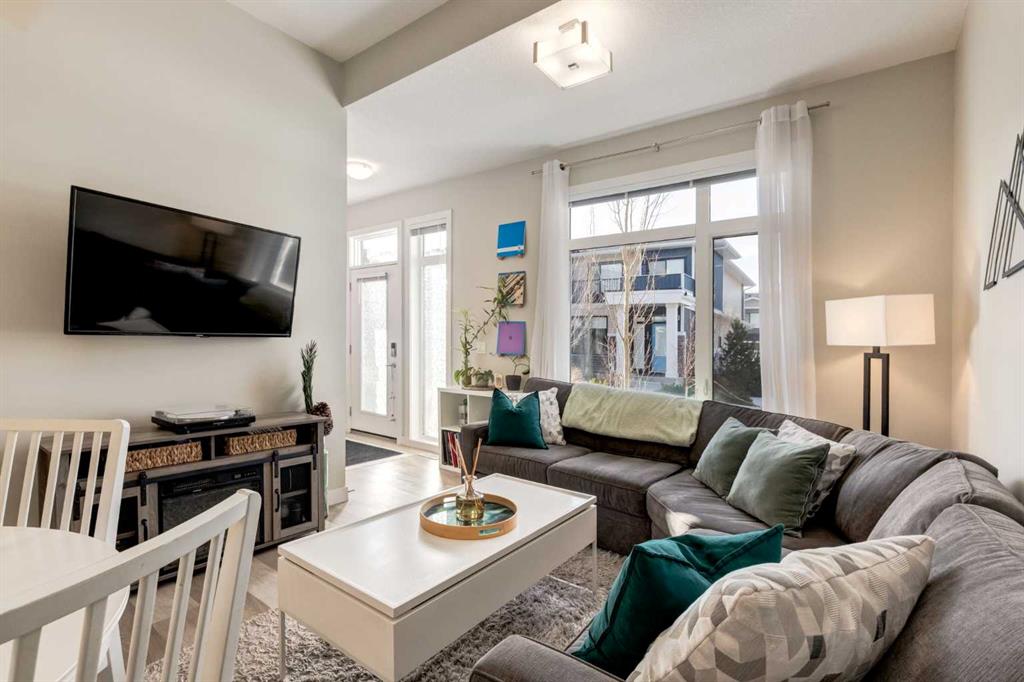 Additional image 3 of 212 Crestbrook Common SW, Calgary, AB, T3B 6L1