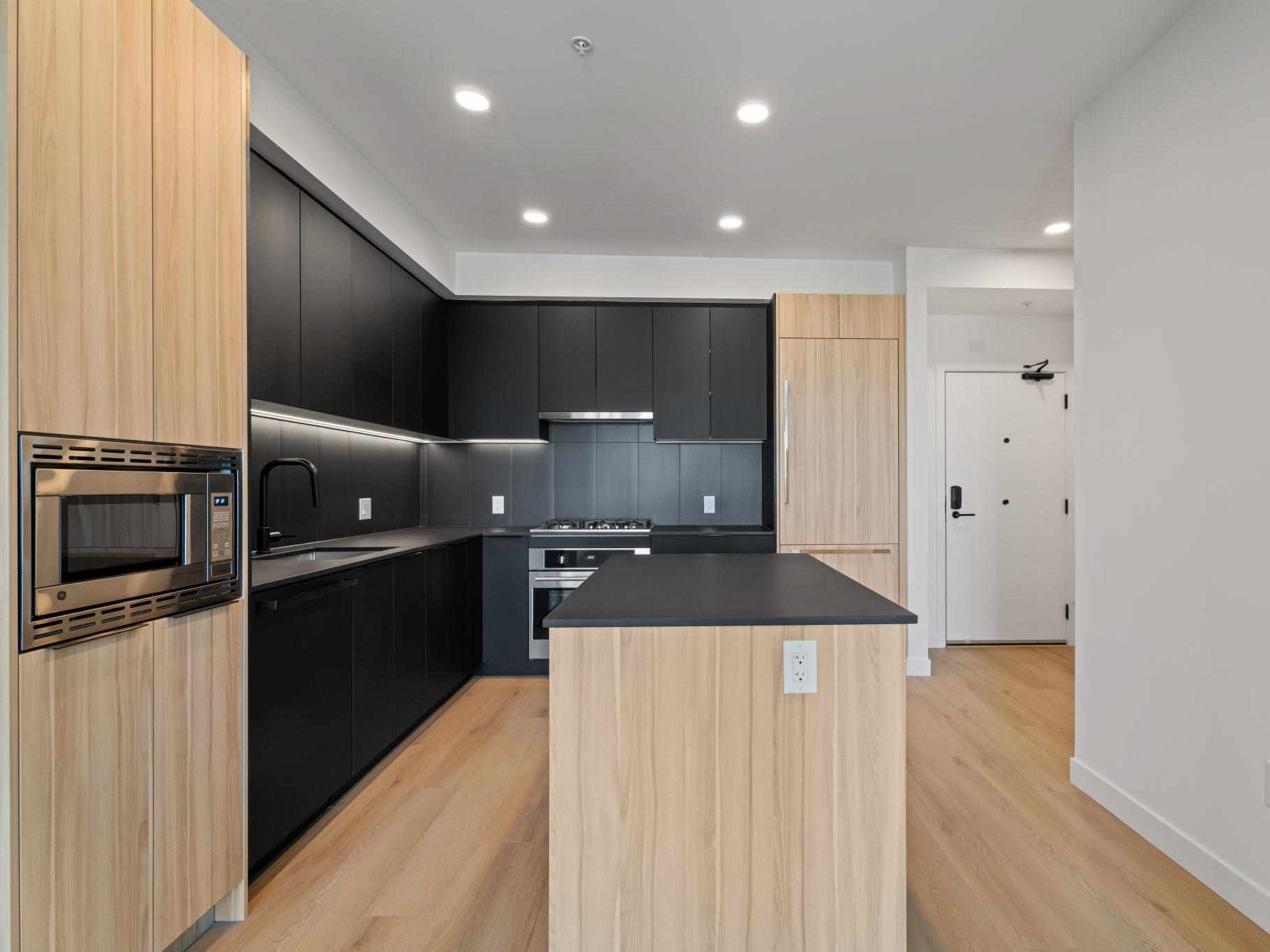 Additional image 5 of 603-2450 Garden Drive, Vancouver, BC, V5N 0K1