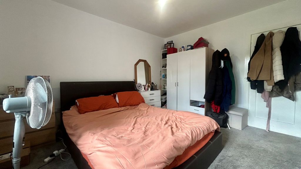 Additional image 5 of 4 bed maisonette to rentBath Road, Reading, Berkshire RG1