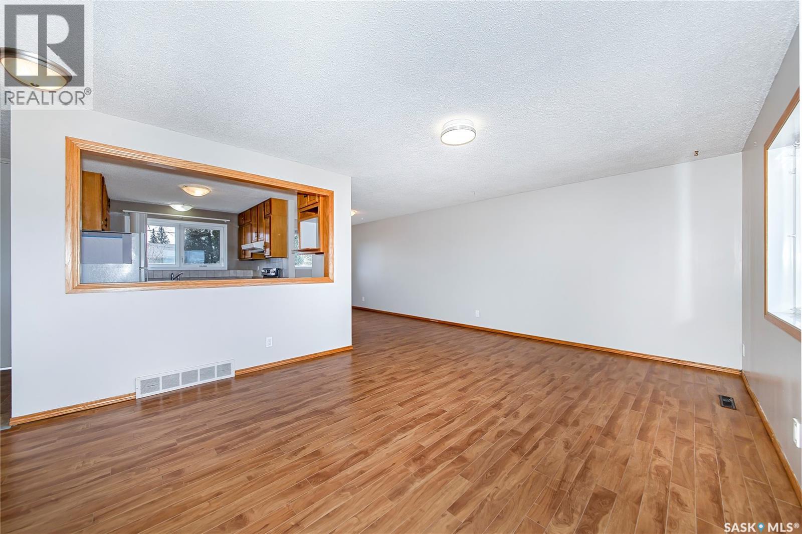Additional image 5 of 3024 14th Street E, Saskatoon, SK, S7H0B4