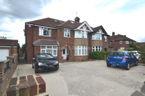 Room 7, Church Road, Reading RG6, Room to rent