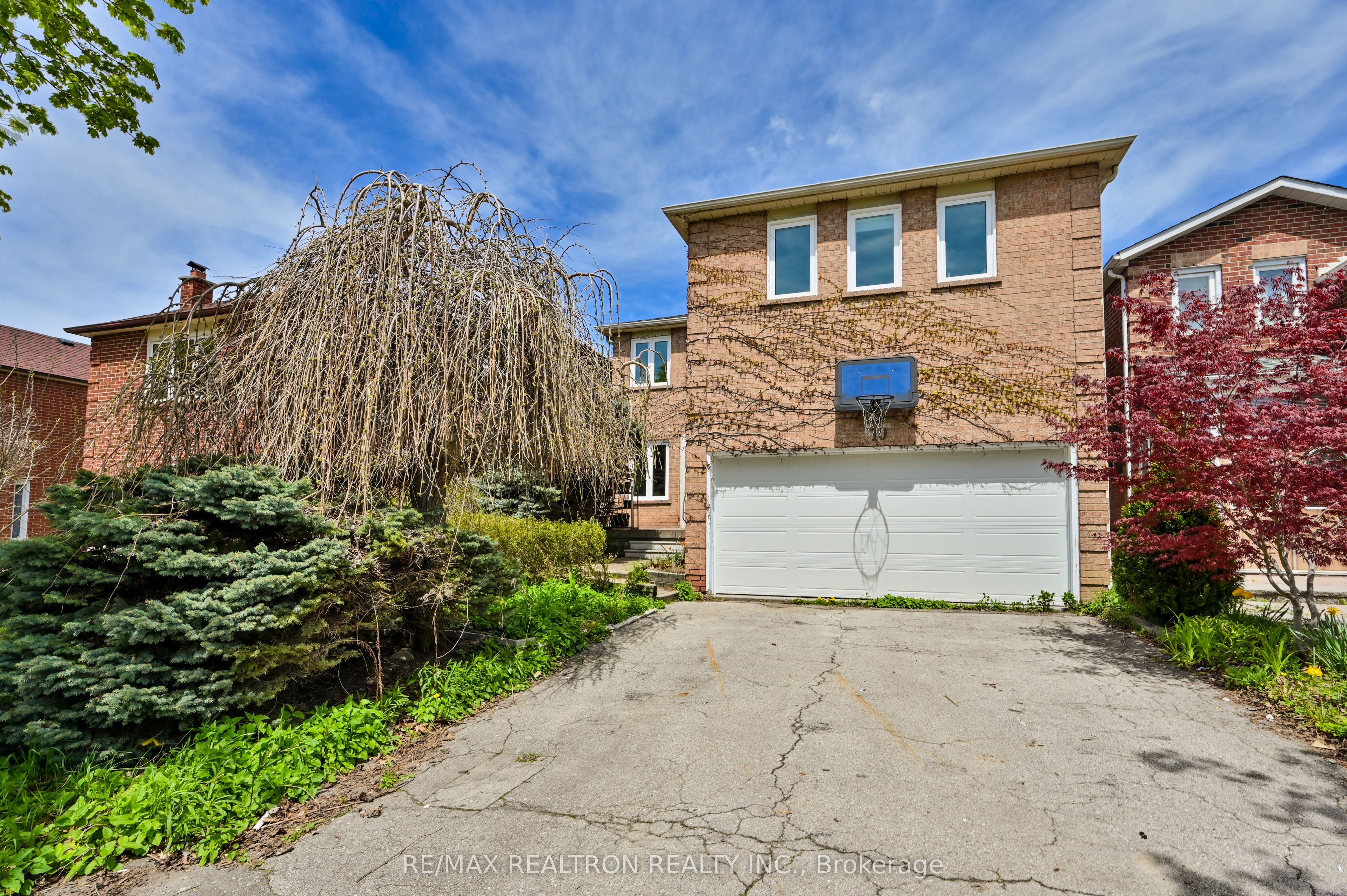 10 Pinewood Drive, Vaughan, ON, L4J 5P3