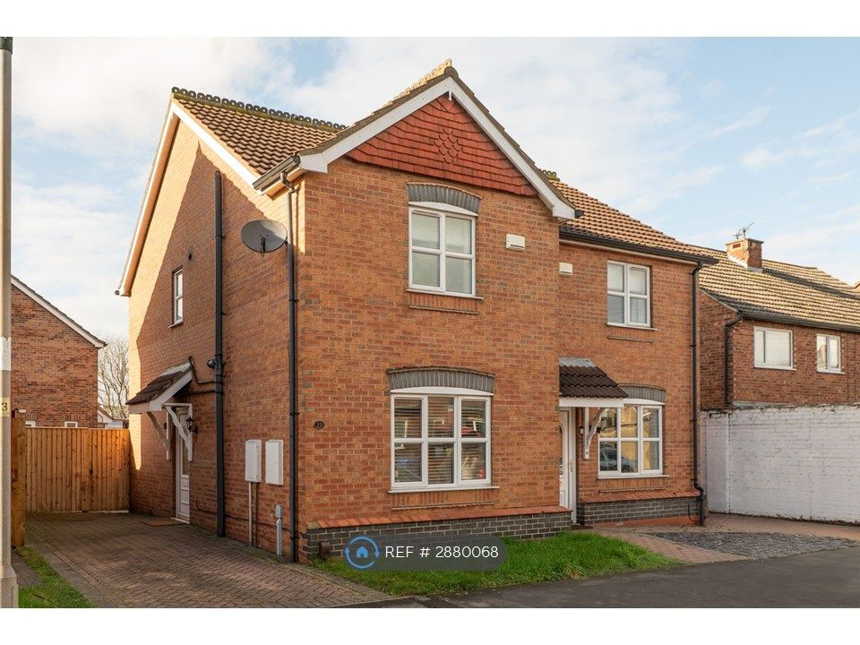 2 bed semi-detached house to rentHarrison St, Grimsby DN31