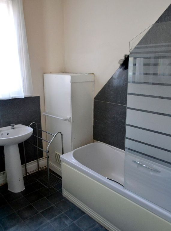 Additional image 3 of 6 bed flat to rentPriory Terrace, Leamington Spa CV31