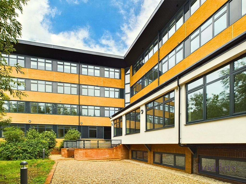 Additional image 4 of 2 bed flat to rentLondon Road, Staines-Upon-Thames, Surrey TW18