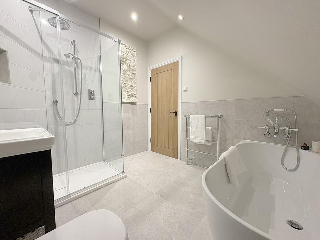 Additional image 14 of 4 bed property to rentHarewood Avenue, Harewood, Leeds LS17