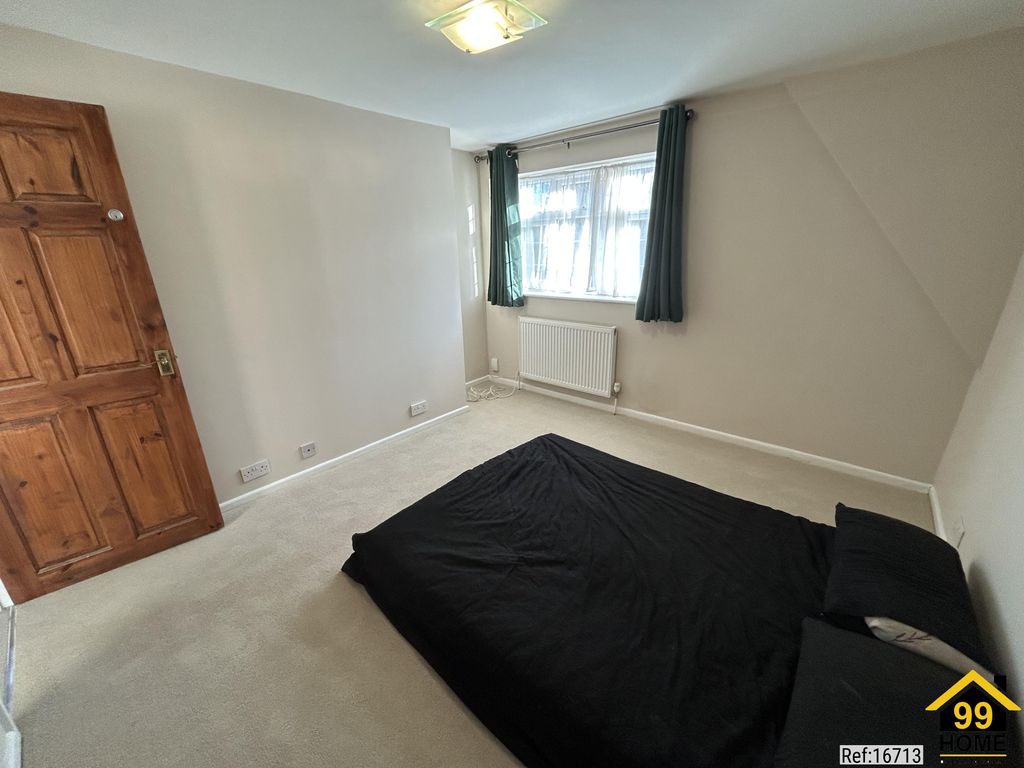 Additional image 26 of 3 bed detached house to rentLower Marsh Road, Warminster, United Kingdom BA12