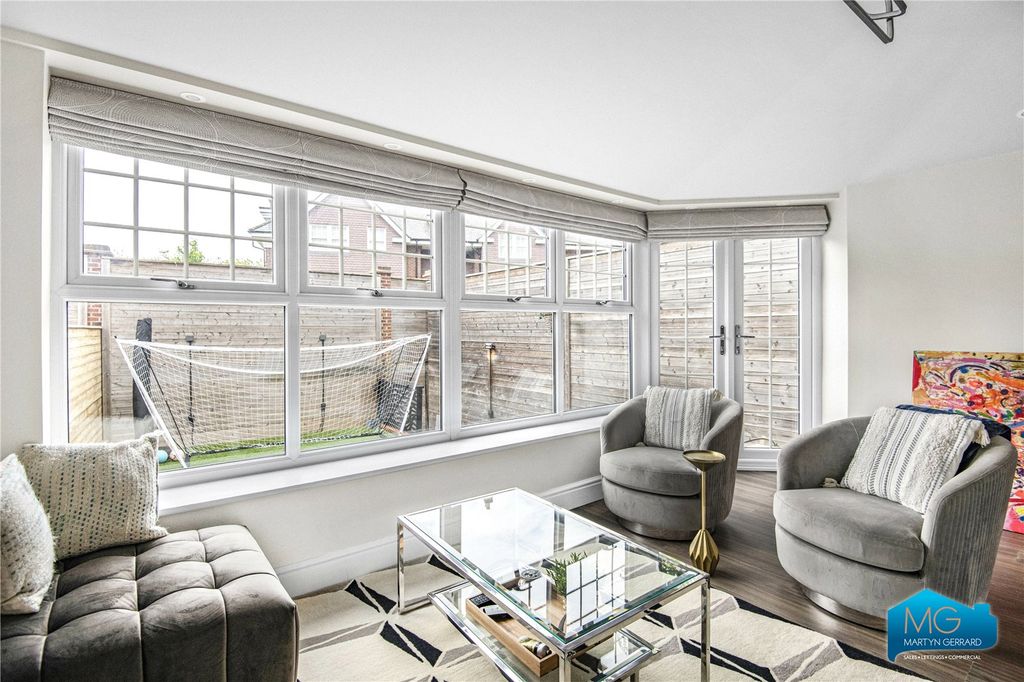 Additional image 8 of 4 bed semi-detached house to rentBunns Lane, Mill Hill, London NW7