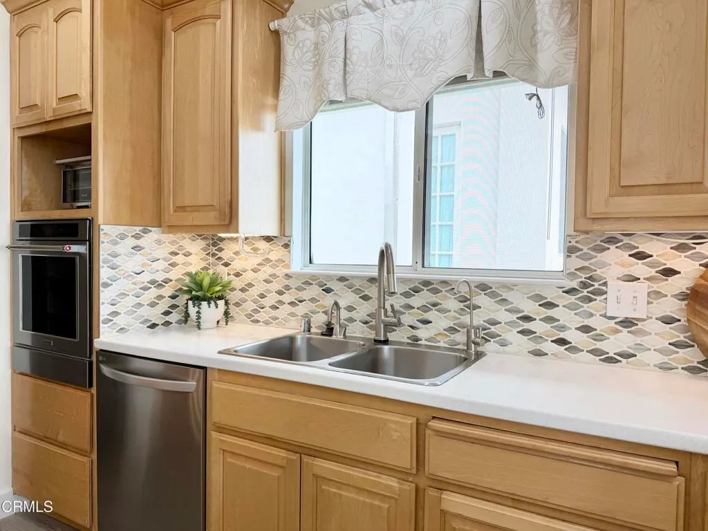 Additional image 6 of 2827 Pierpont Boulevard, Ventura, CA 93001