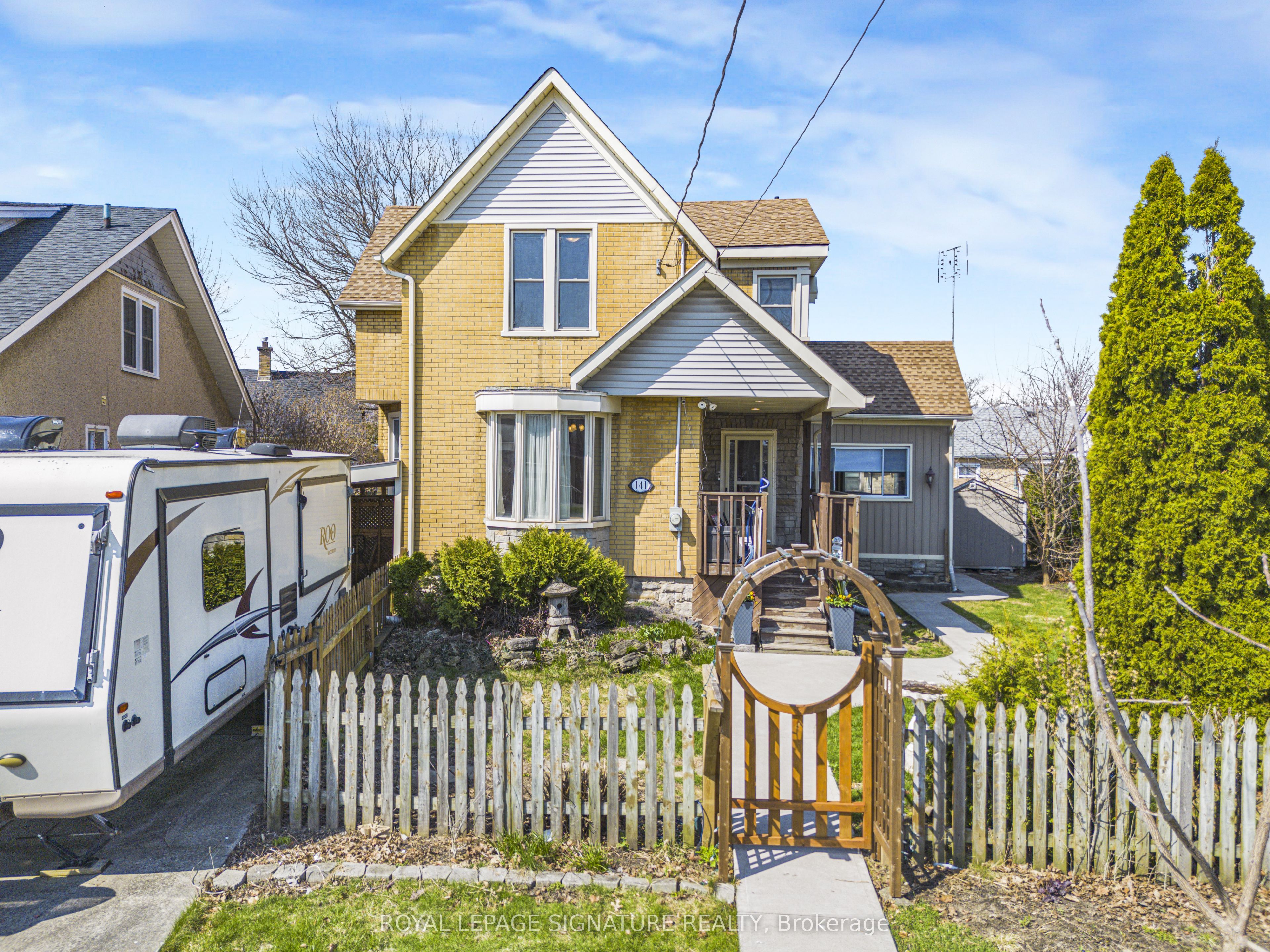 141 York Street, St. Catharines, ON, L2R 6E8