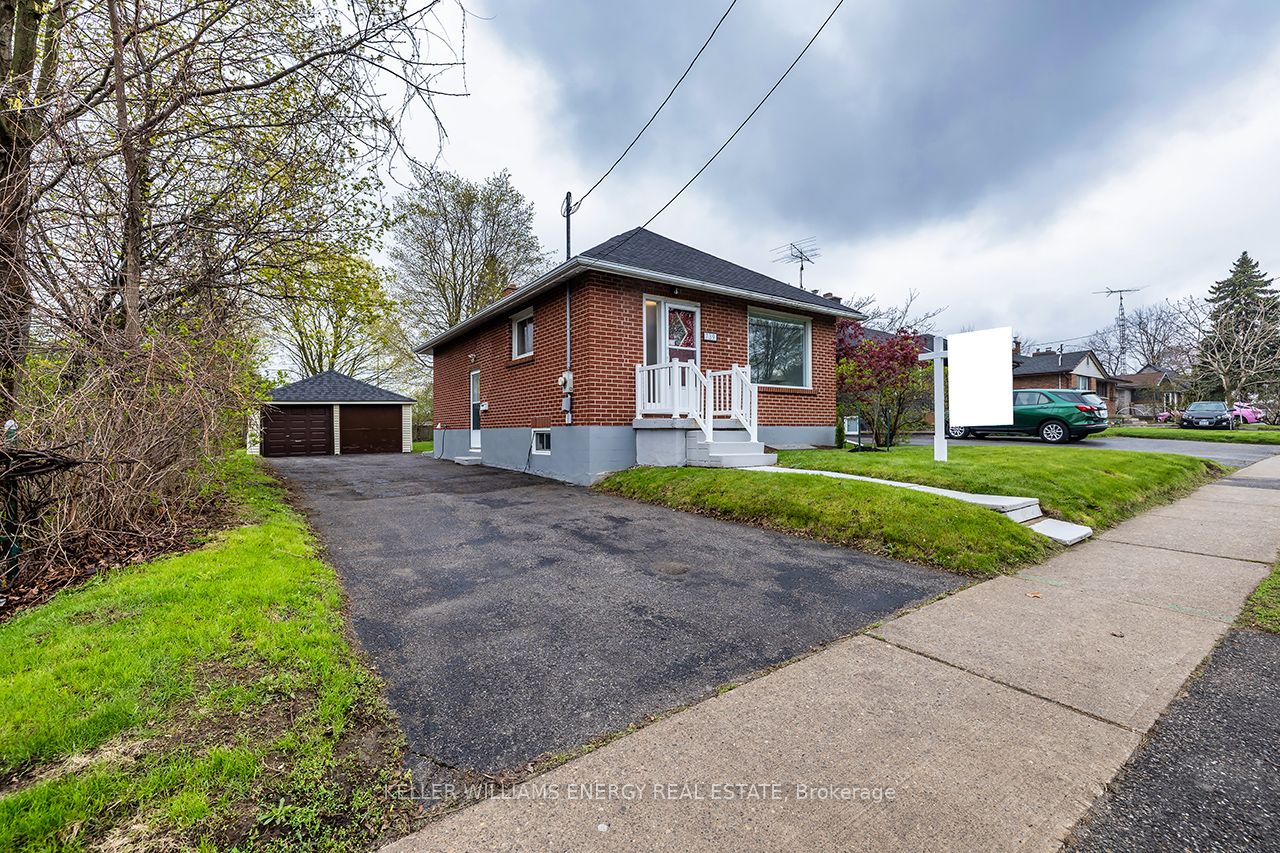 739 King Street W, Oshawa, ON, L1J 2L2