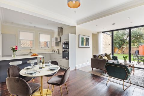 Burlington Avenue, Kew TW9