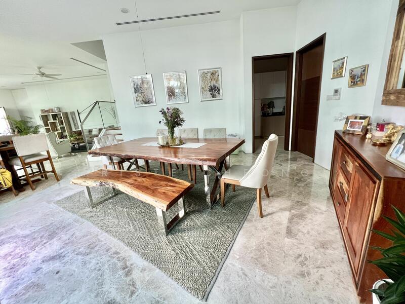 Chartwell Drive photo 2