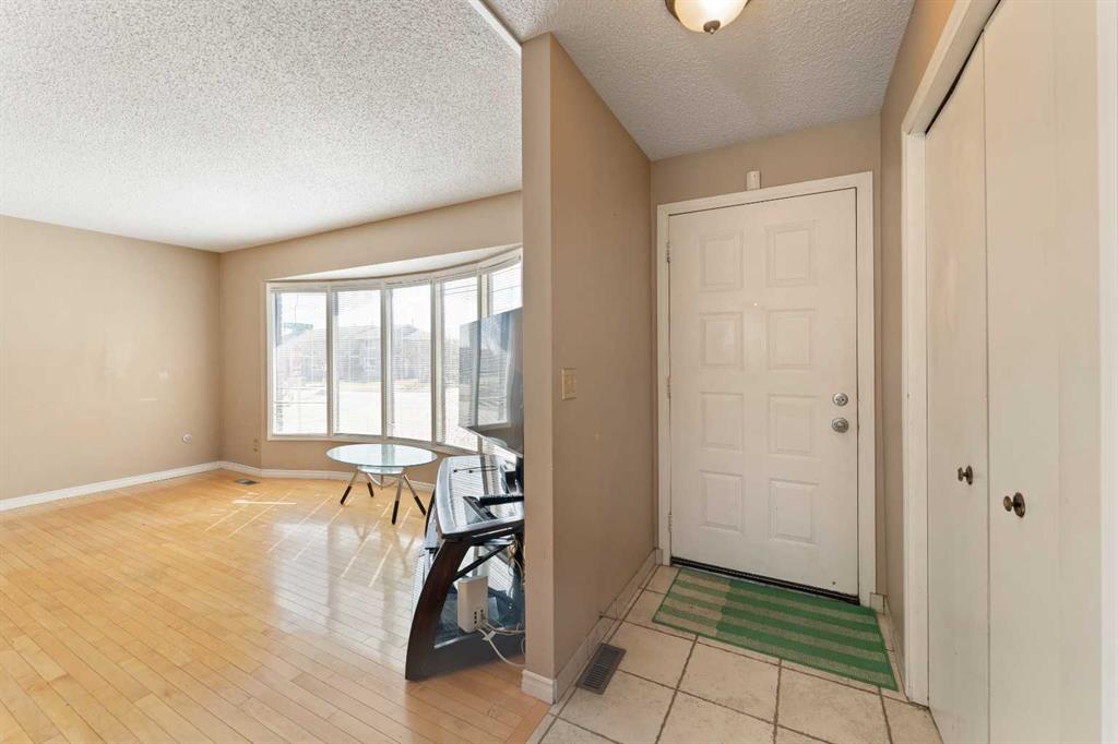 Additional image 3 of 7003 Temple Drive NE, Calgary, AB, T1Y 4Z4