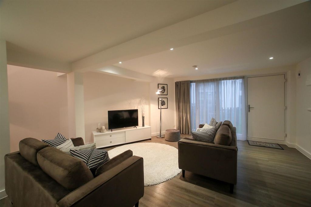 Additional image 5 of 2 bed flat for saleDerngate, Northampton NN1