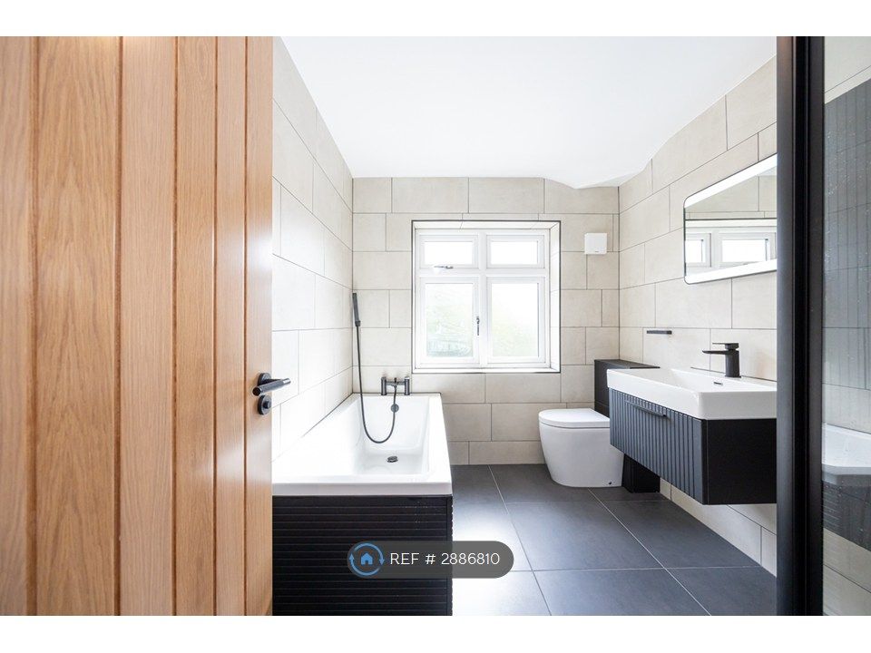 Additional image 3 of 5 bed semi-detached house to rentBeresford Crescent, Newcastle-Under-Lyme ST5