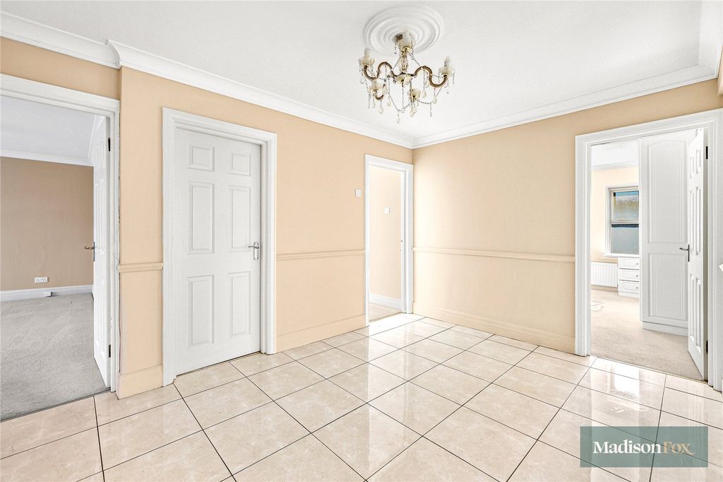 Additional image 2 of 3 bed flat for saleManor Road, Chigwell, Essex IG7
