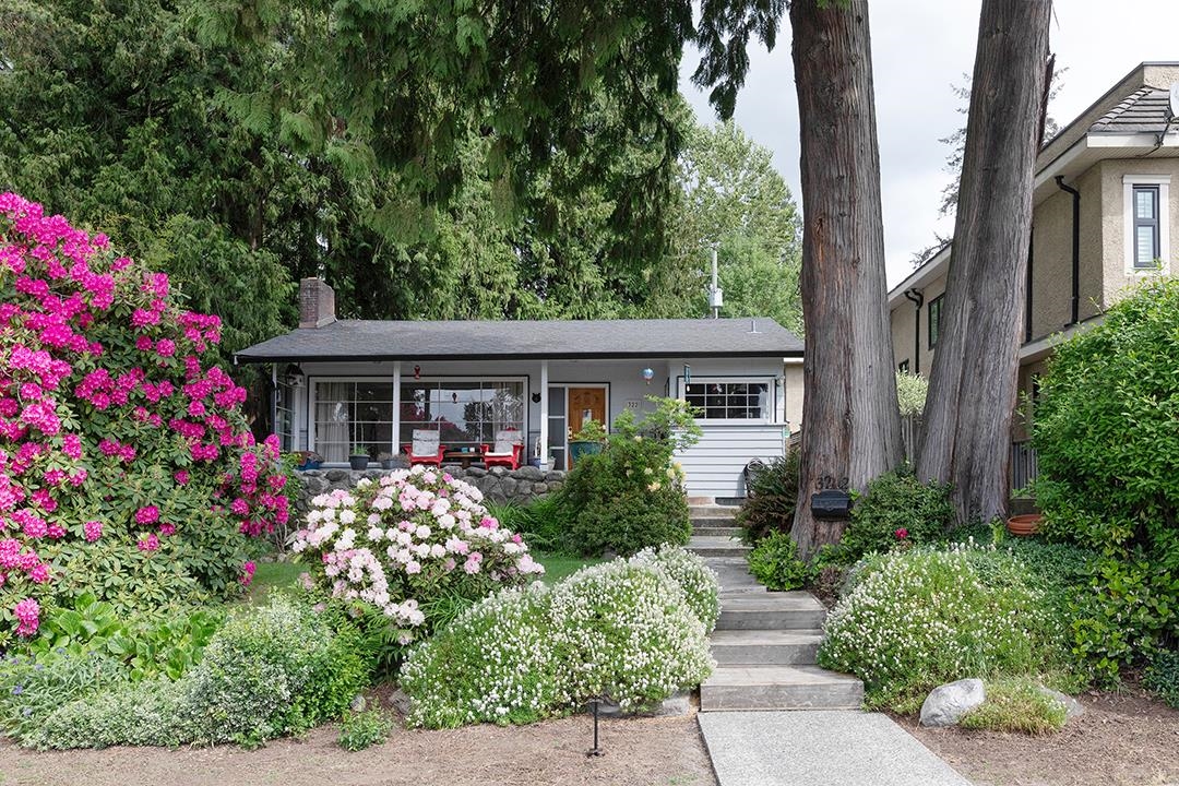 322 25th Street E, North Vancouver, BC, V7N 1A3
