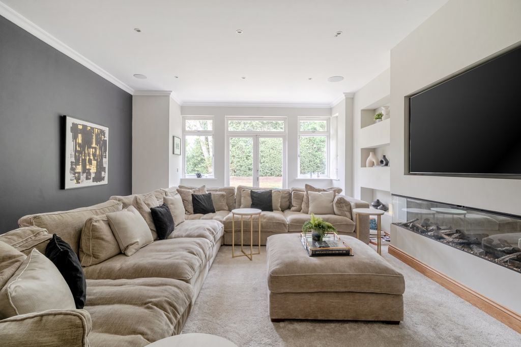 Additional image 4 of 6 bed detached house to rentPenn Road, Knotty Green, Beaconsfield HP9
