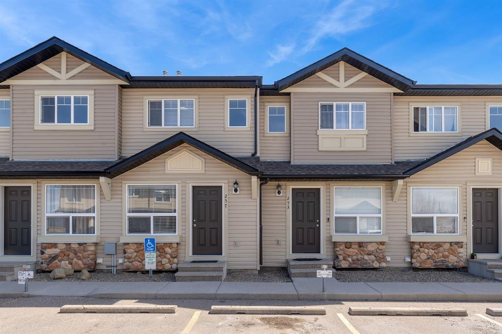 257 Saddlebrook Point NE, Calgary, AB, T3J 0G4