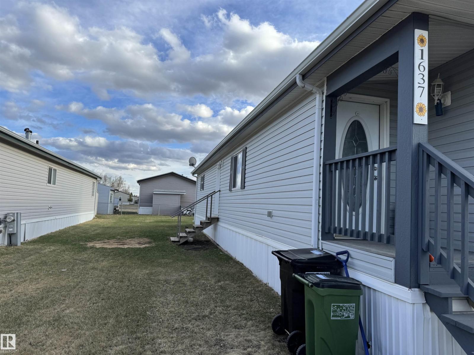 Additional image 2 of 1637 68 Avenue NW, Edmonton, AB, T6P0A4