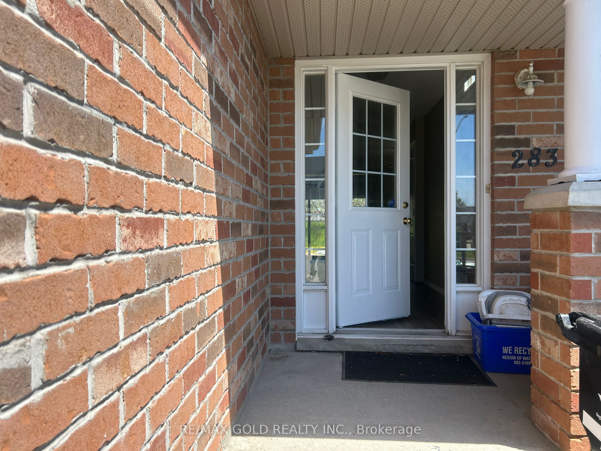 Upper Level-283 Newport Drive, Cambridge, ON, N3H 5T2 photo 2