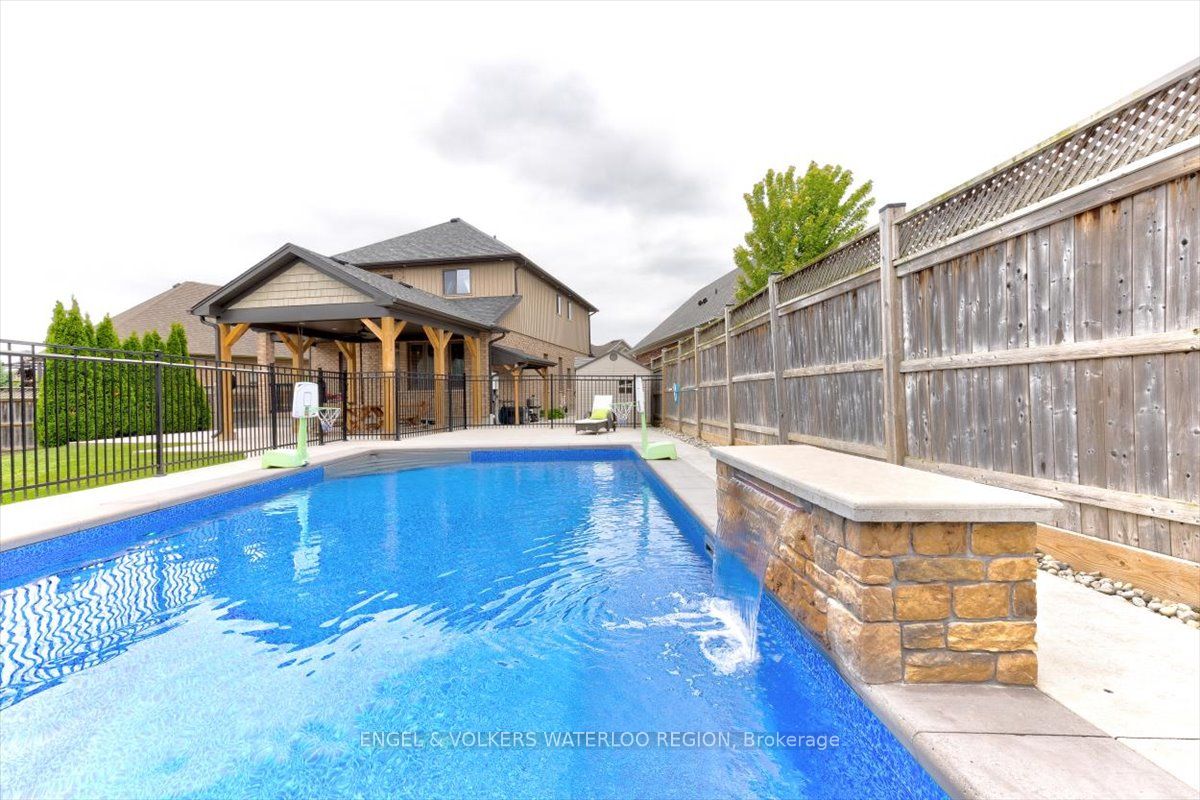 Additional image 2 of 261 Watervale Crescent, Kitchener, ON, N2A 0G7
