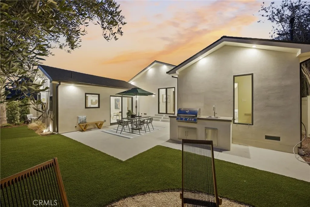 4221 Sunnyside Avenue, Los Angeles, CA 90066