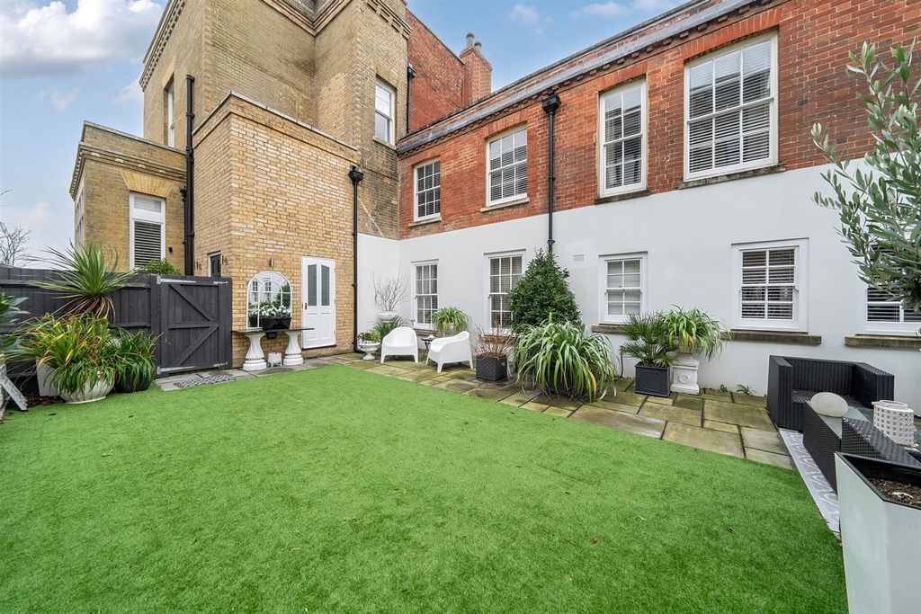 Additional image 18 of 3 bed flat for saleEast Street, Fareham, Hampshire PO16