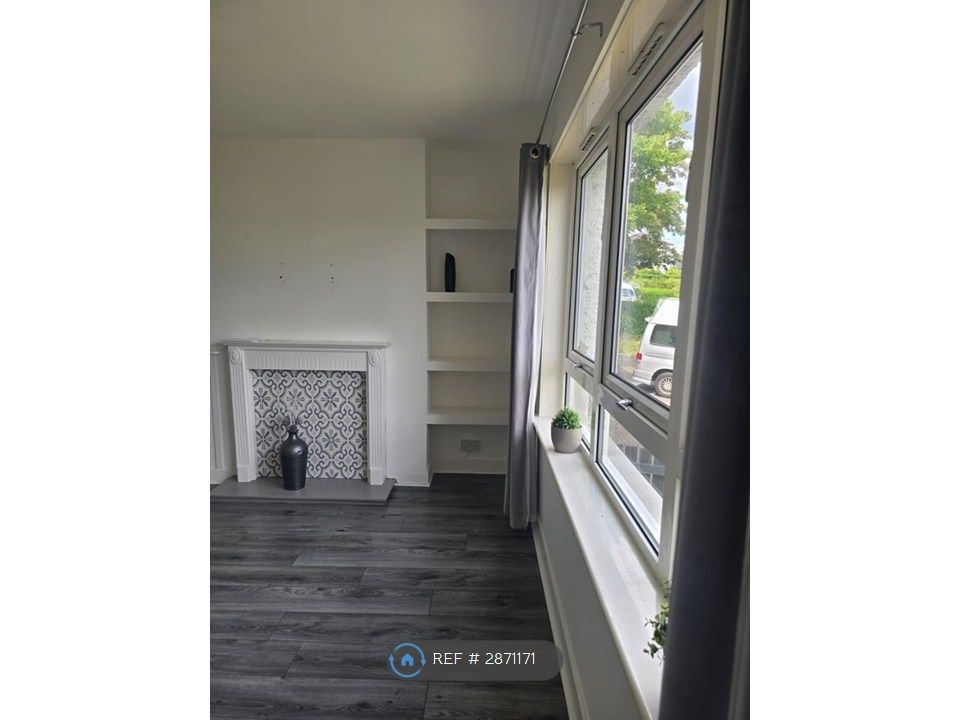 Additional image 2 of 2 bed flat to rentElm Road, Clydebank G81