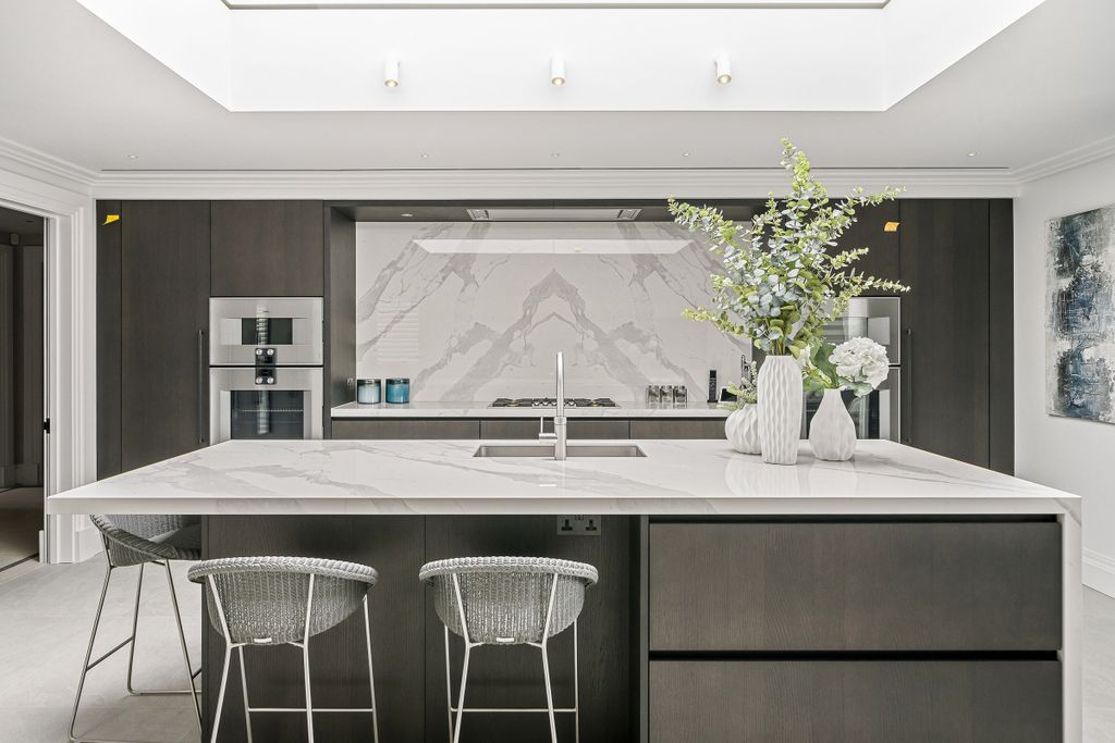 Additional image 10 of 5 bed flat to rentPrinces Gate, Knightsbridge, London SW7, United Kingdom