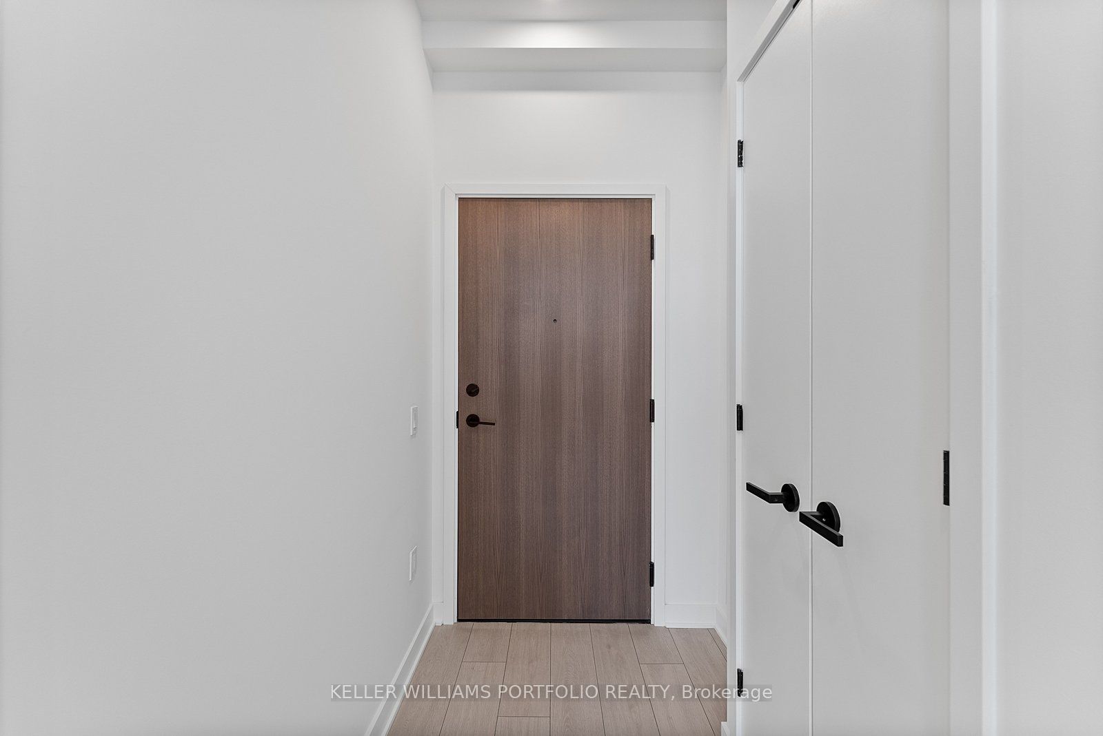 Additional image 3 of 3011-55 Charles Street E, Toronto, ON, M4Y 0J1