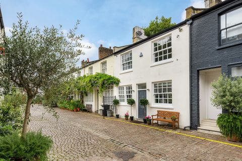 22 Pembridge Mews, London, London W11