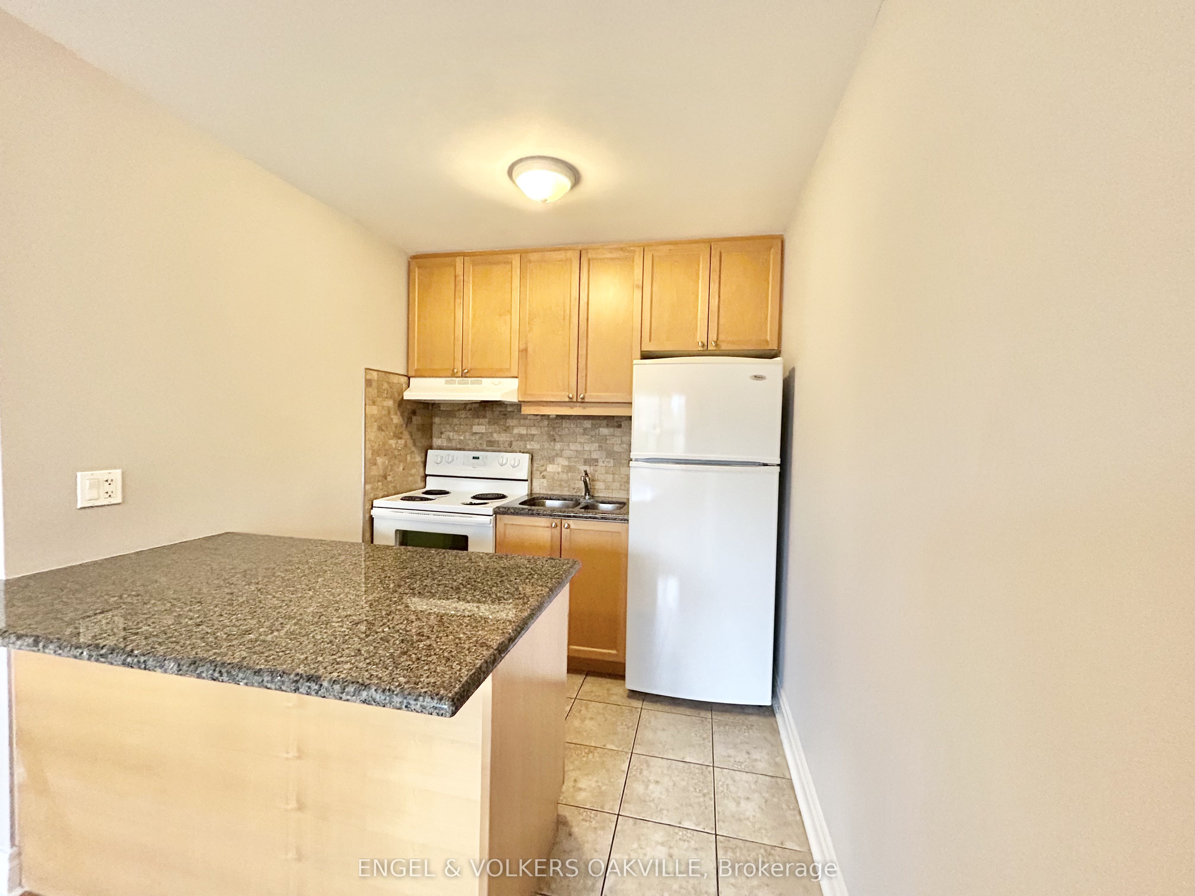 9-90 Twenty Fifth Street, Toronto, ON, M8V 3P9