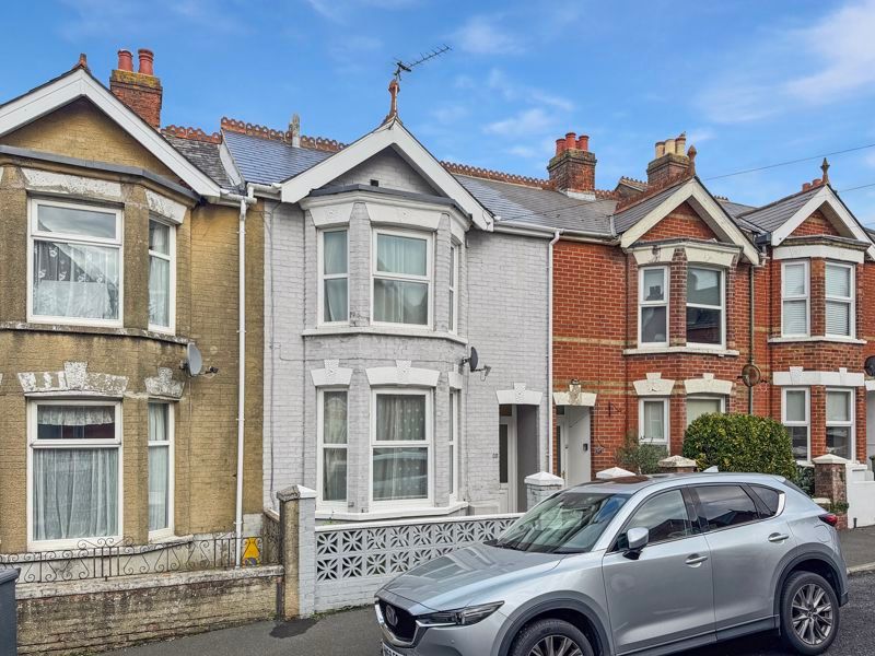 3 bed terraced house to rentBellevue Road, Cowes PO31