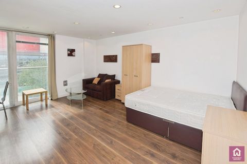 Number One Pink, Salford Quays, Salford M50