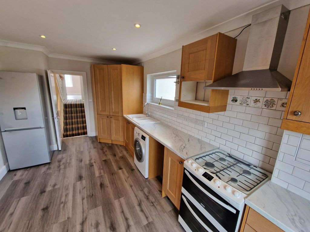 Additional image 2 of 2 bed flat to rentArcot Street, Penarth CF64