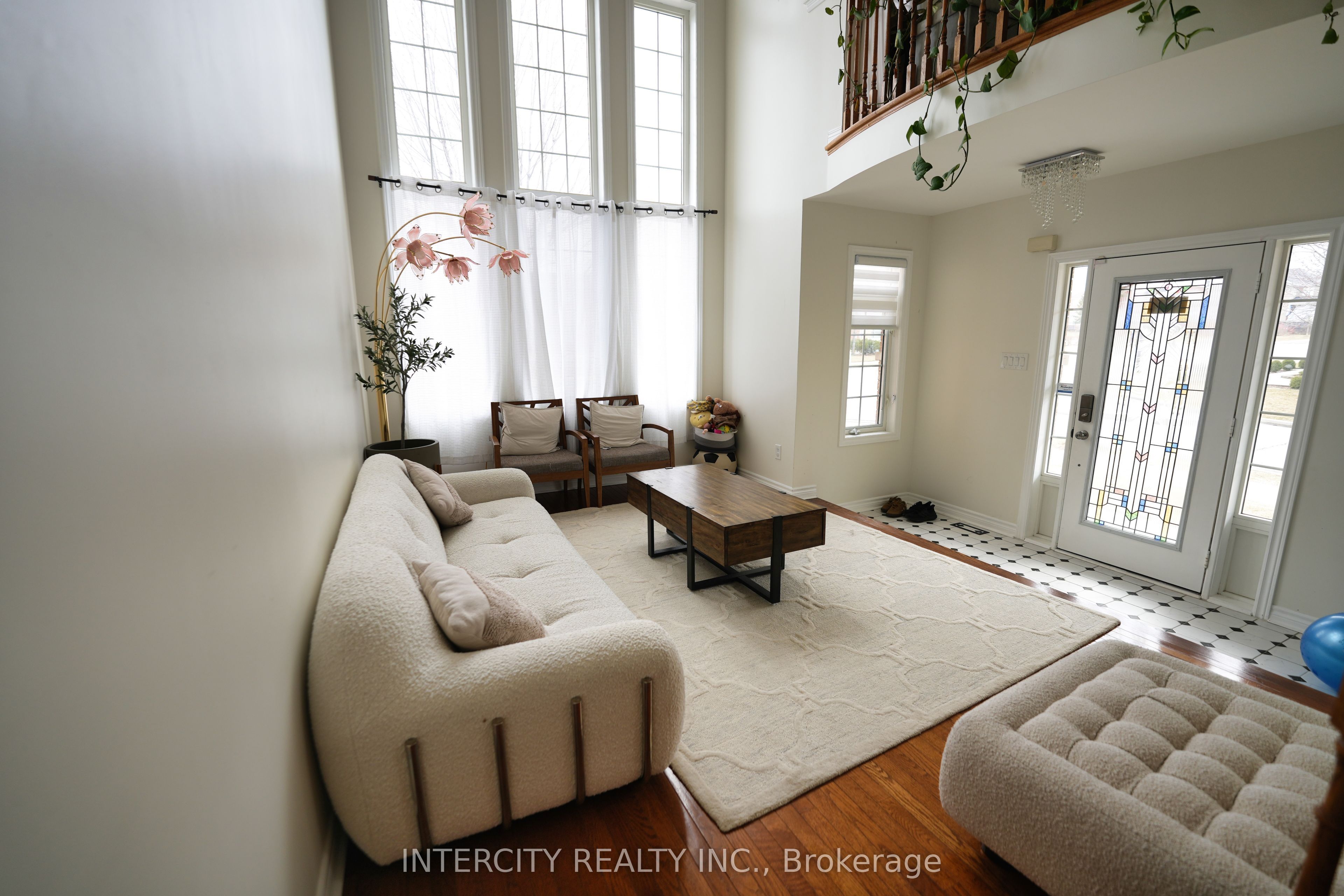 1 Pape Drive, Brampton, ON, L6R 0G4 photo 3
