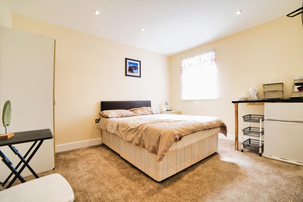 Additional image 2 of 6 bed detached house to rentClapham Road, Bedford MK41