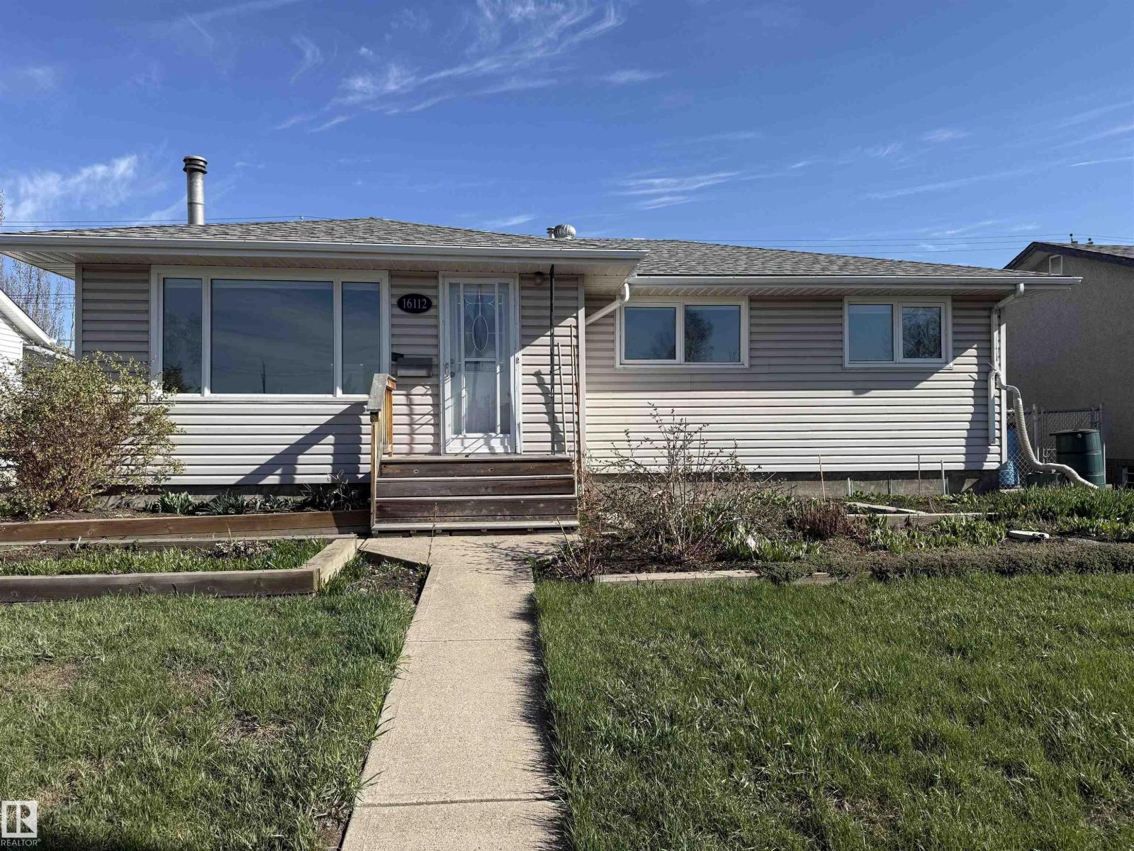 16112 87 Avenue NW, Edmonton, AB, T5R4G9