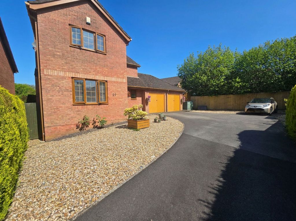 4 bed detached house for saleLlys Briallen, Brackla CF31