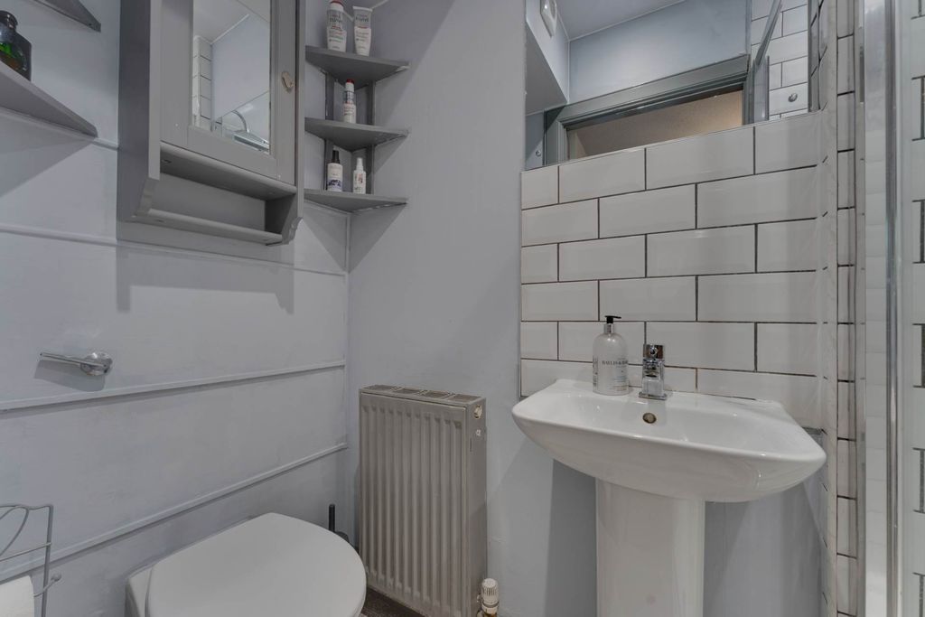 Additional image 9 of 2 bed flat for saleMarket Cross Mews, South Street, Houston PA6