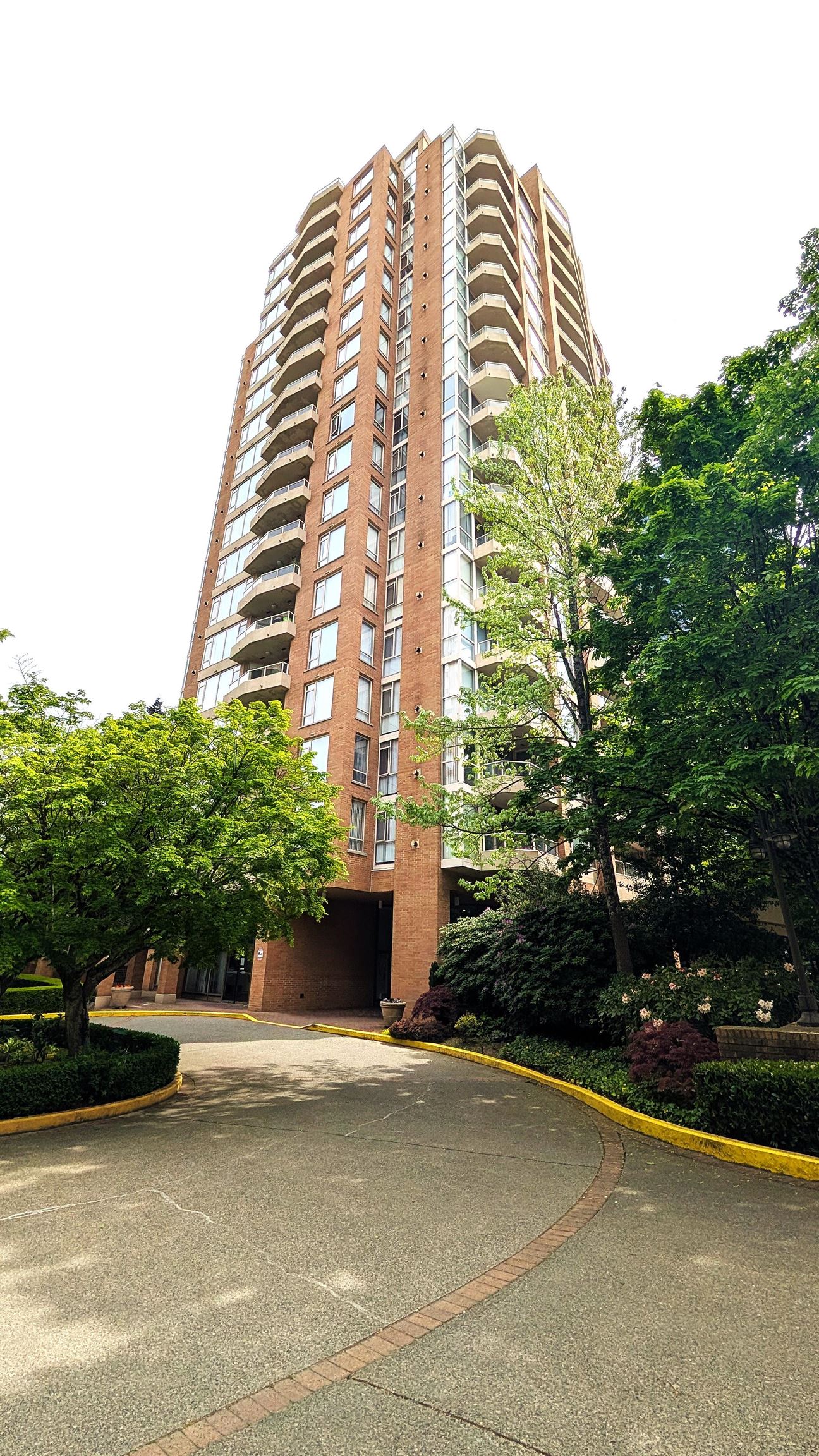 201-4689 Hazel Street, Burnaby, BC, V5H 4R6