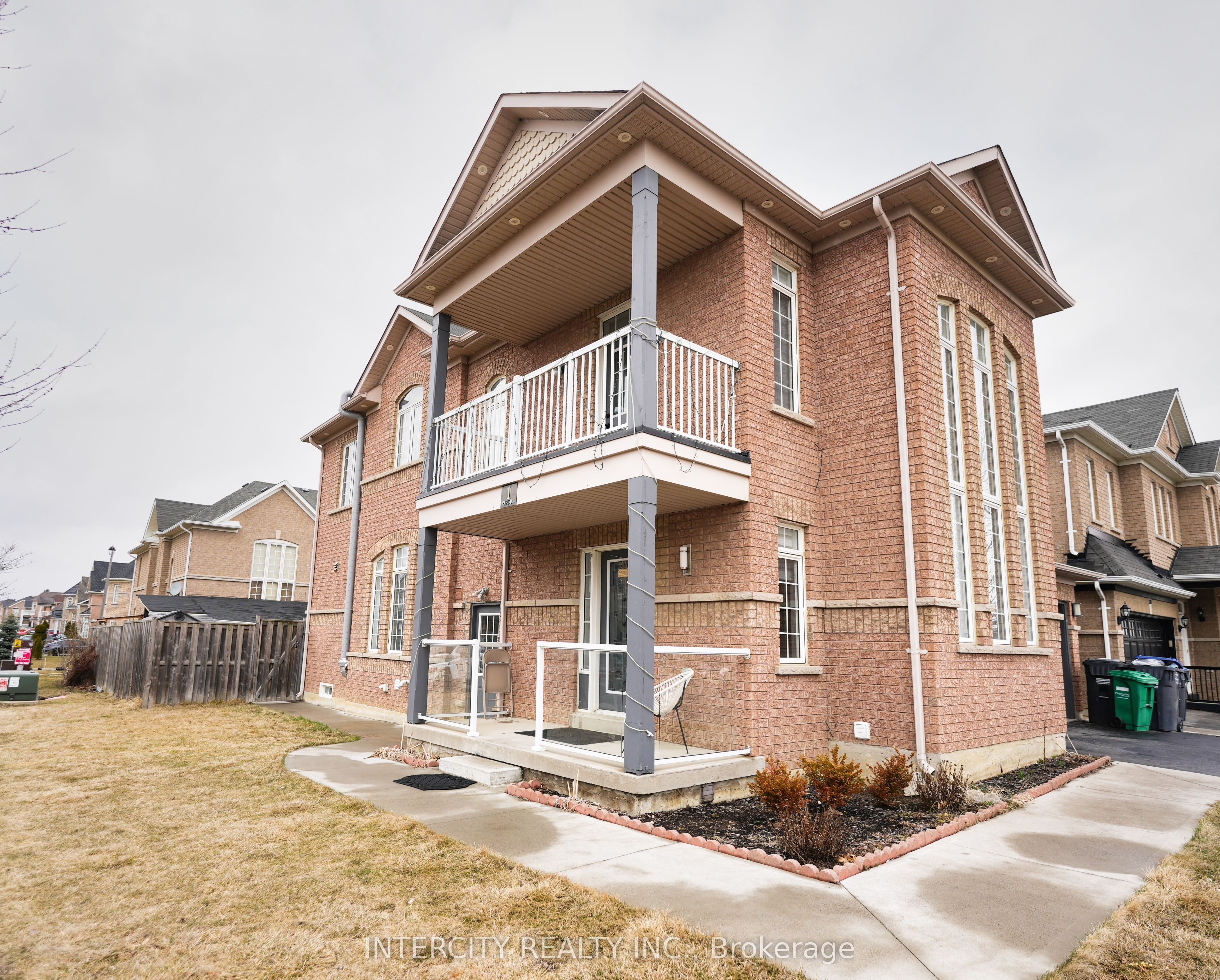 1 Pape Drive, Brampton, ON, L6R 0G4 photo 2