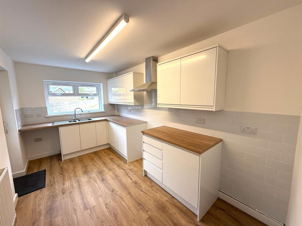 Additional image 2 of Property to rentWestern Terrace, Cross Keys, Newport NP11