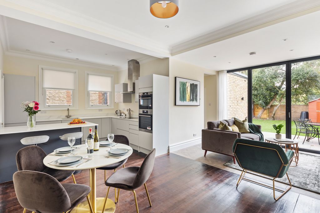 2 bed flat to rentBurlington Avenue, Kew TW9