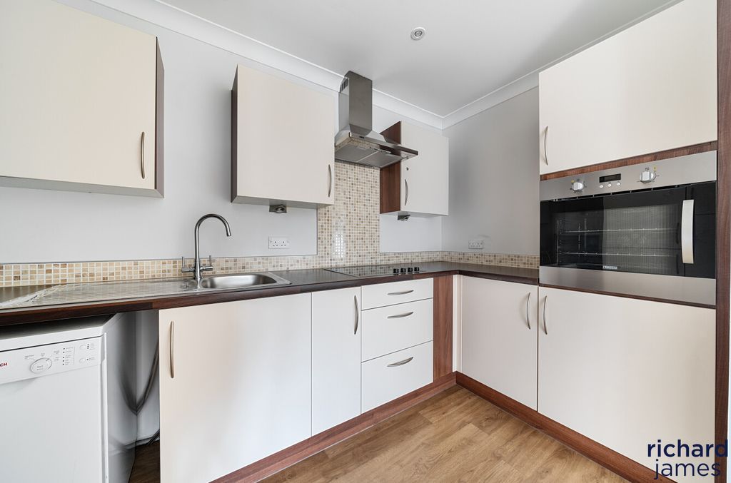 Additional image 6 of 1 bed flat for saleFitzwarren Court, Kingsdown Road, Swindon SN3